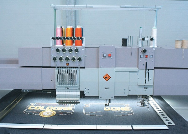 Фото Промышленная двухголовочная вышивальная машина ZSK JCZA 0109 комбинированного типа (плоская вышивка + шениль) | Швейный магазин Текстильторг